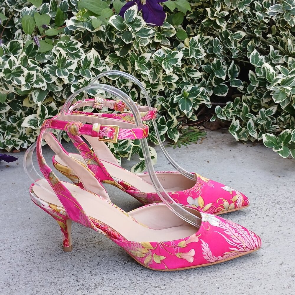 Shoedazzle Hot Pink Floral Pointy Toe Medium Low Heel Ankle Strap Pumps NWOT